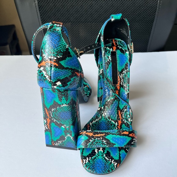 Beautiful Faux Snake Skin Heels - Picture 2 of 5